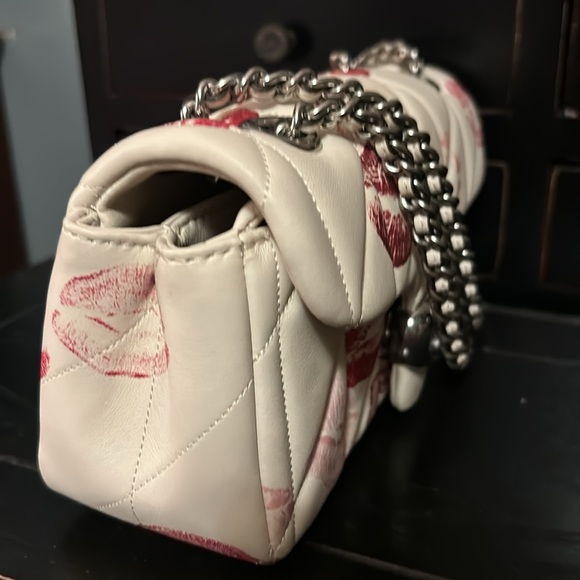 Coach Tabby Shoulder Bag 20 With Quilting And Lip Print - Picture 6 of 8